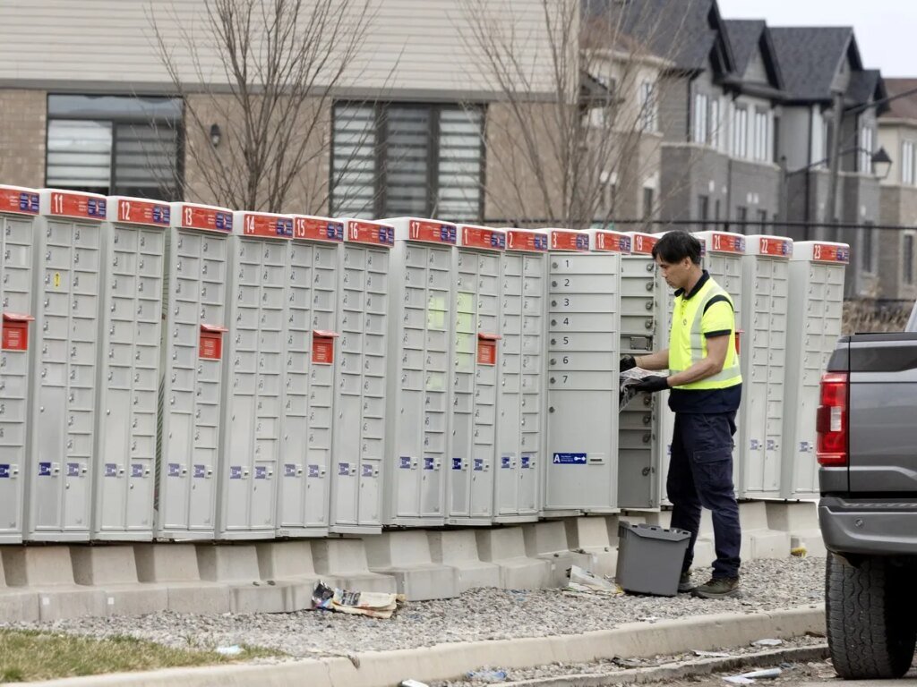 Map reveals 136,000 addresses losing Canada Post door-to-door delivery