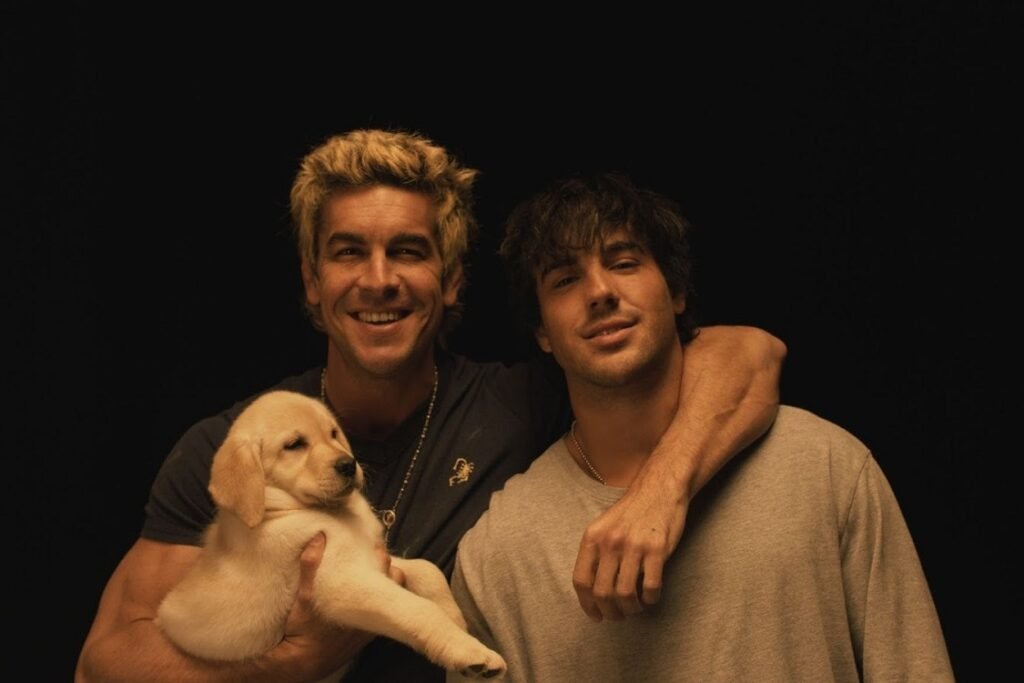 Mario Casas directing A puño descubierto
