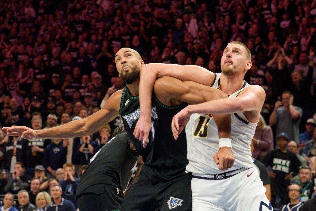 NBA roundup: Anthony Edwards, Donte DiVincenzo hurt in T-wolves' win