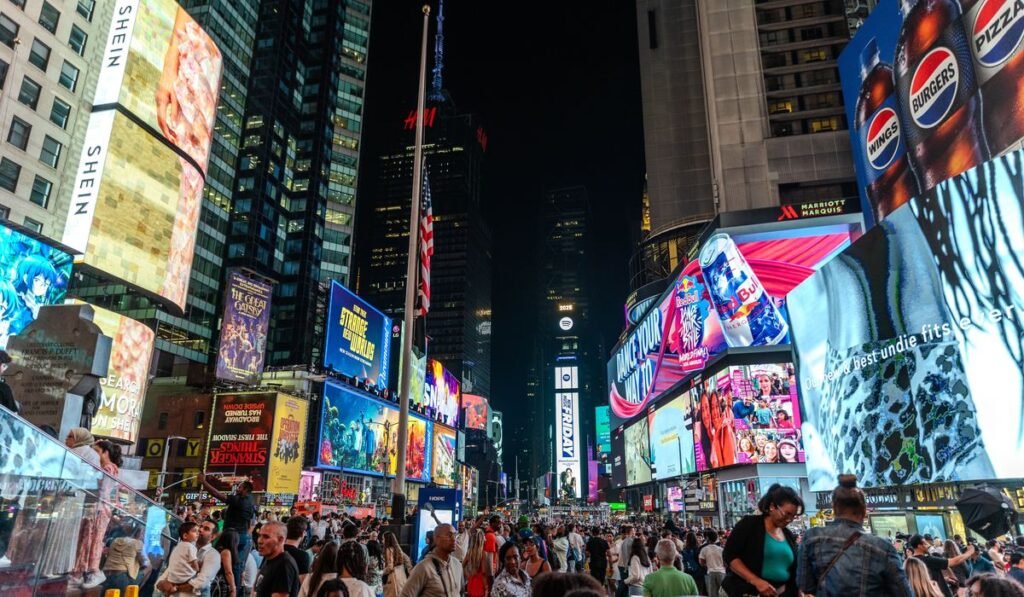 NYPD seeking man accused of abandoning 1-year-old girl in Times Square