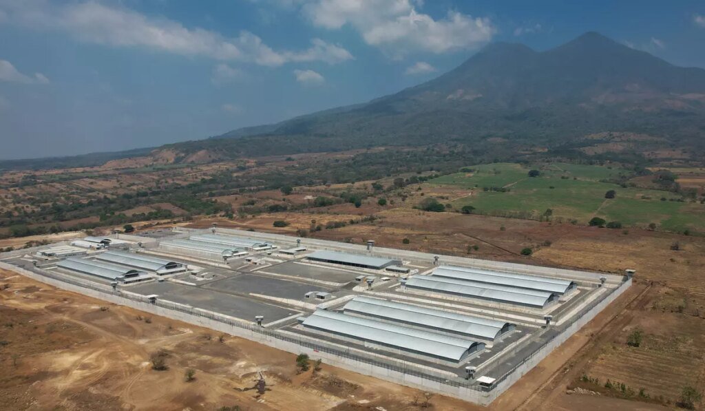 Nearly 500 alleged MS-13 members in El Salvador face a sweeping mass trial