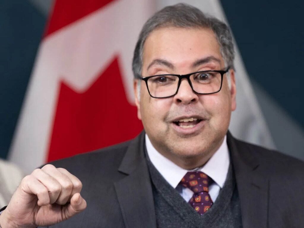 Nenshi's strategy: embrace patriotism, keep Avi Lewis faaaar away