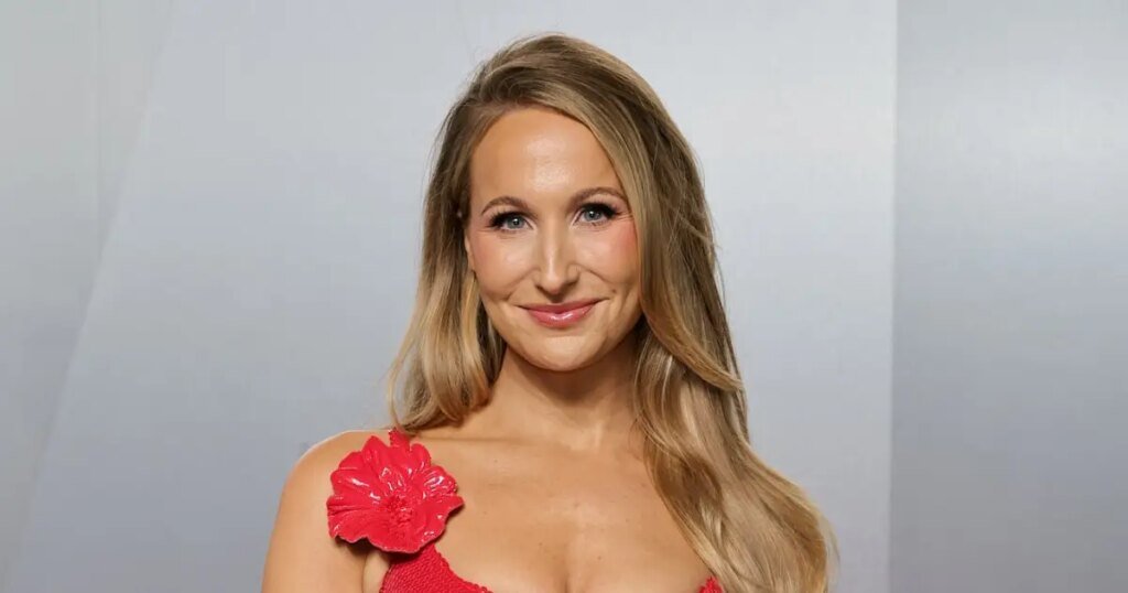 Nikki Glaser Flashes Underwear on Live With Kelly and Mark