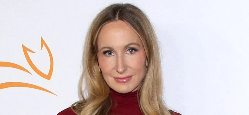 Nikki Glaser Says Confession About Her Boyfriend Is 'Humiliating'