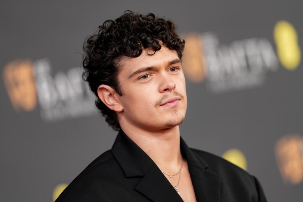 Noah Jupe’s life in verse: George Clooney’s protégé, the Hamlet of ‘Hamnet’ and the new Romeo of the West End