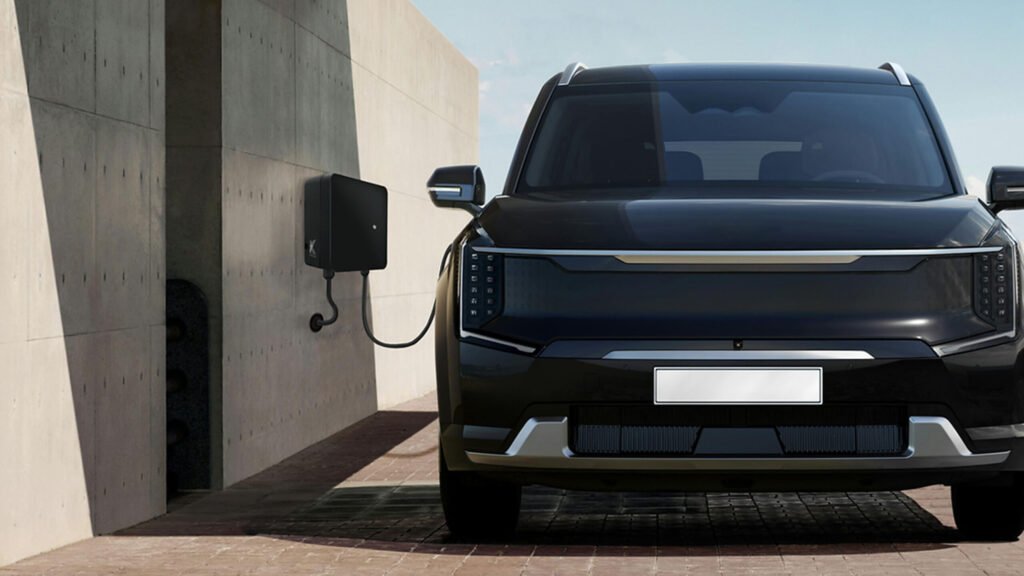 Ontario company offering free EV chargers, will pay you to use it