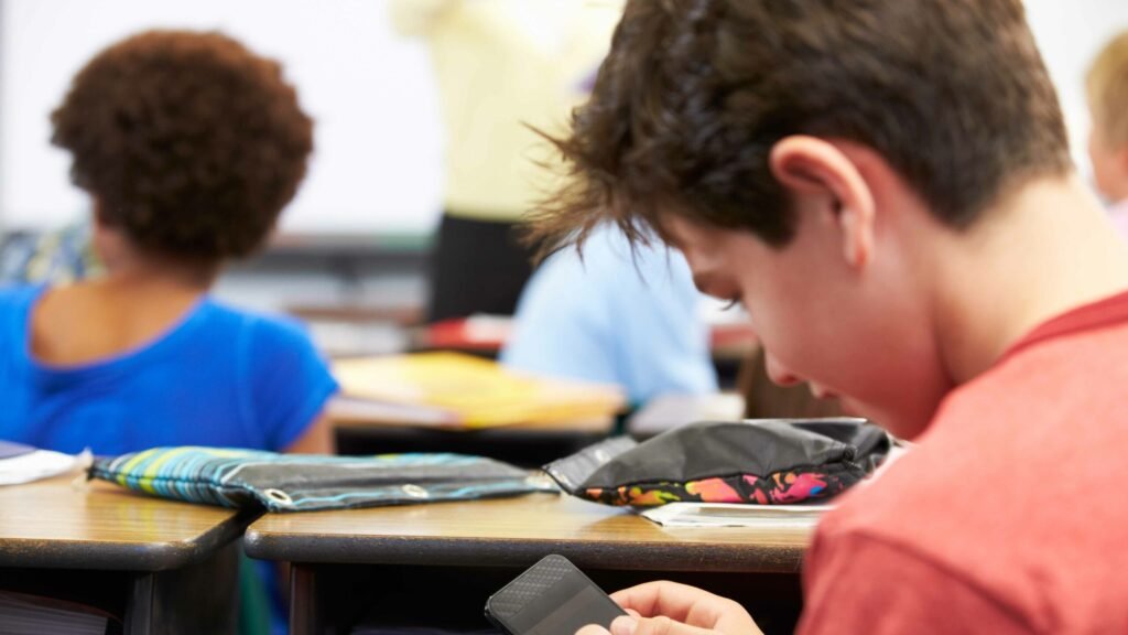 Ontario is considering banning phones, social media in schools
