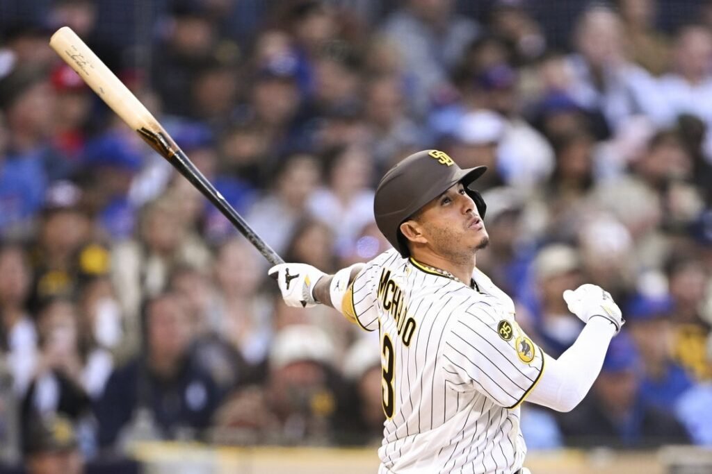 Padres' Manny Machado 'fine' after leaving game with leg ailment