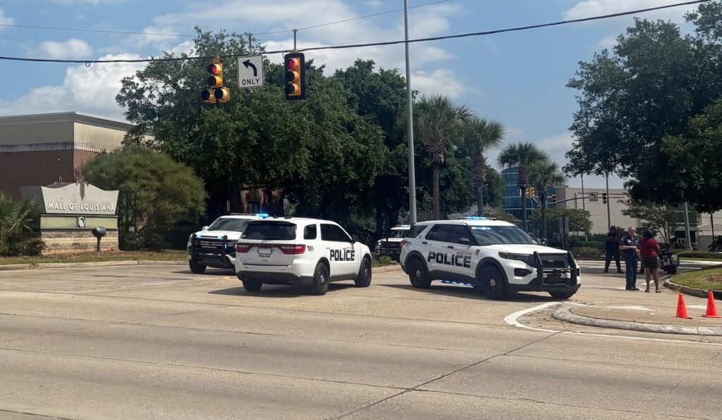 Police say 10 hurt, suspects fled after two groups open fire inside Mall of Louisiana