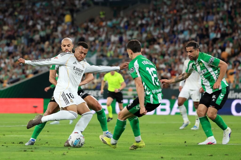Real Madrid Player Ratings v Real Betis: Lunin dwarfs teammates