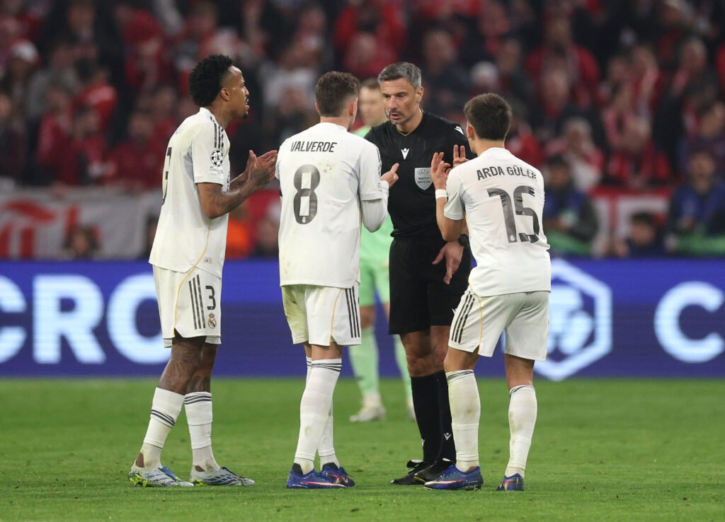 Real Madrid players slam referee after controversial red card Real Madrid players slam referee after controversial red card