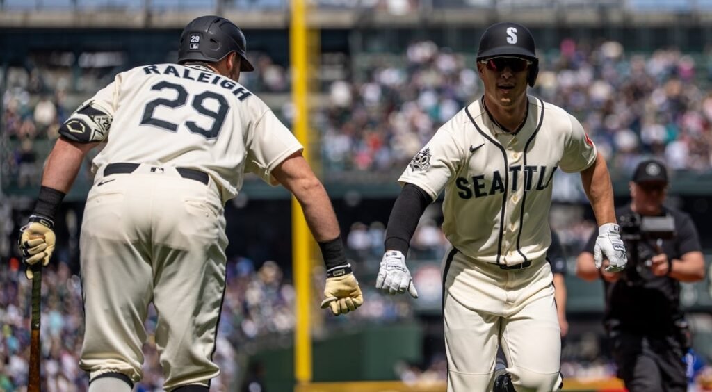 Rob Refsnyder 'calming veteran presence' as Mariners face A's