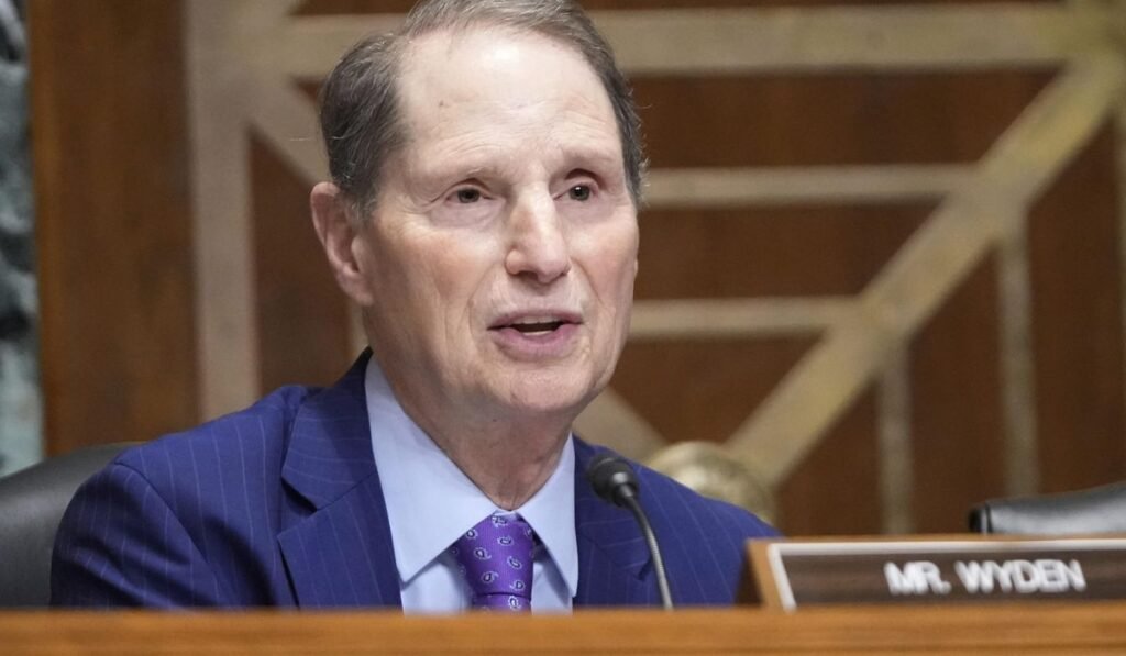 Senate extends federal surveillance law for 45 days, sends to House