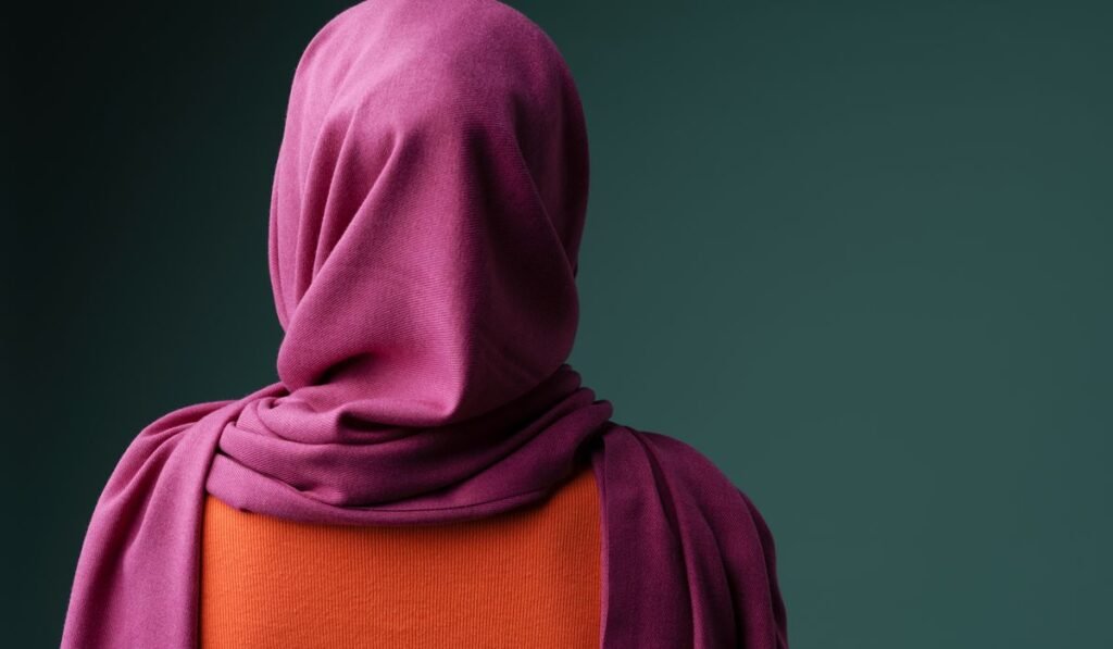 Taking photo of Muslim inmate without hijab violated her religious rights, court rules Taking photo of Muslim inmate without hijab violated her religious rights, court rules