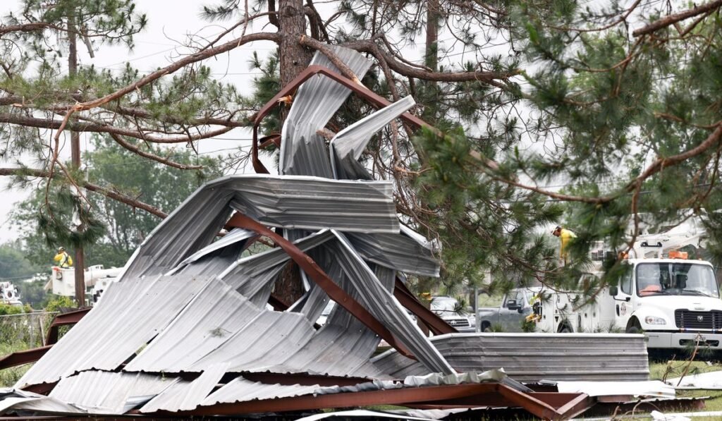 Tornado in northern Texas leaves at least 2 dead and destroys multiple homes