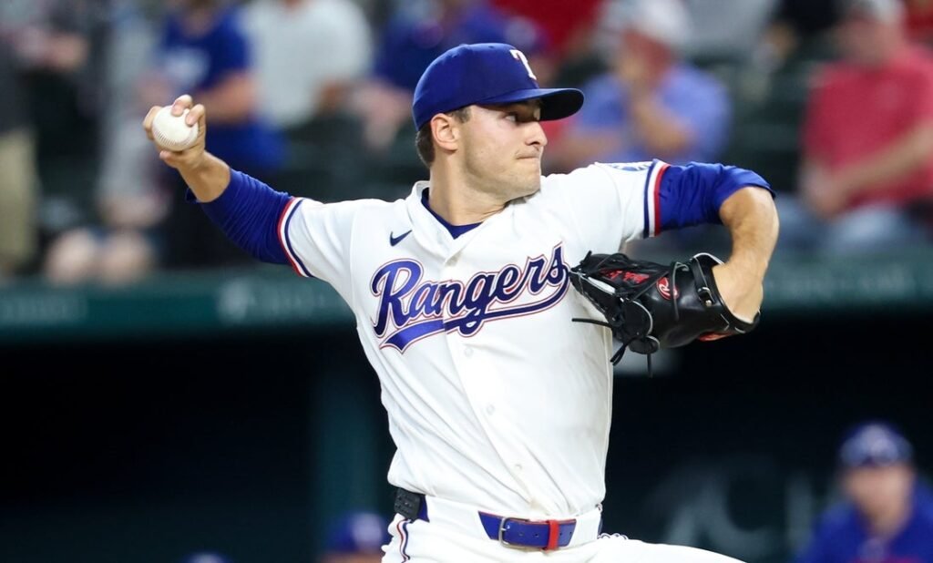 Yankees face Rangers looking to begin new winning streak
