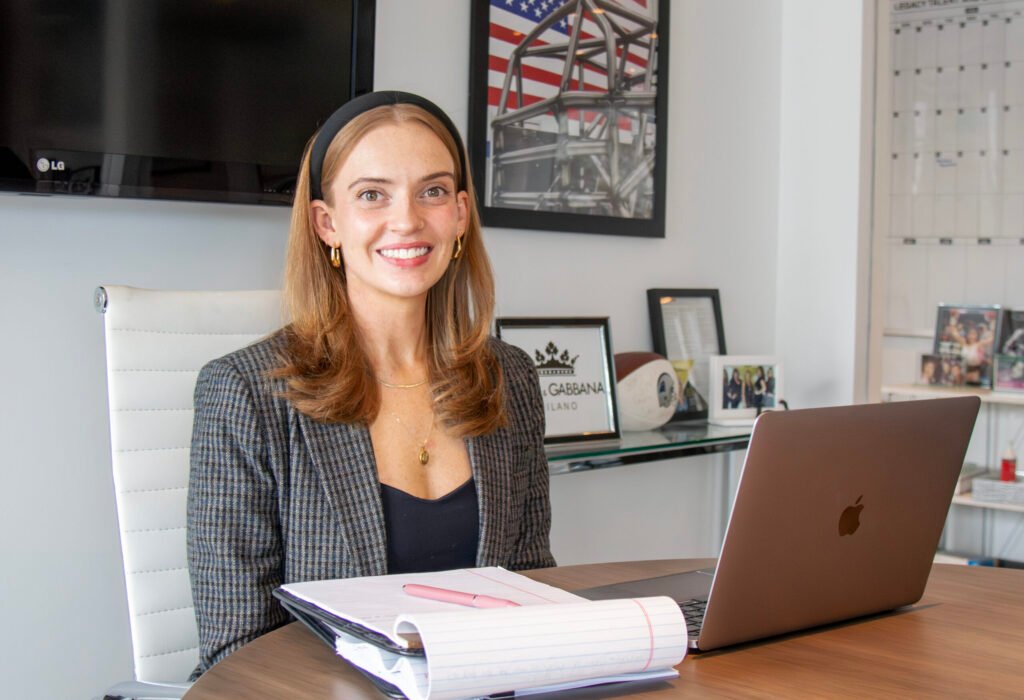 en residencia en Apollo Sports and Entertainment Law Group con Peyton Schultz L’26