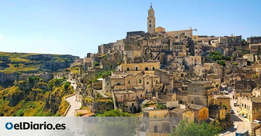 la villa italiana famosa por sus casas excavadas en la roca