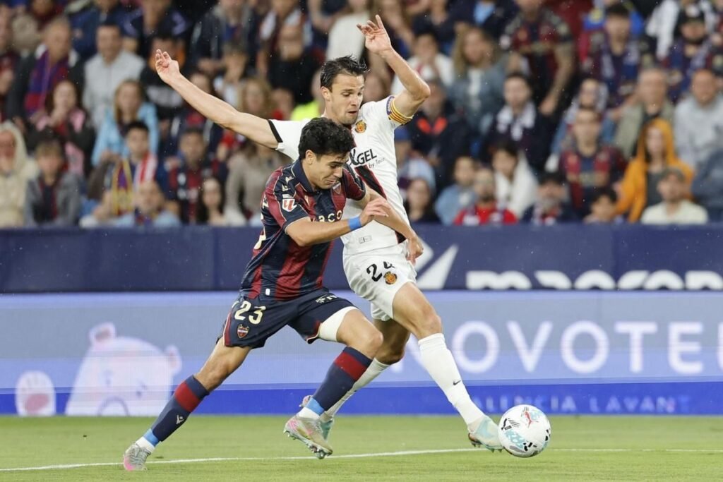 5 teams in relegation battle, 5 in European race