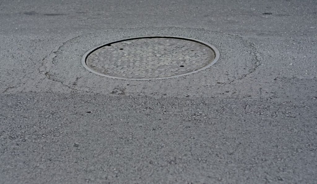 56-year-old woman dies after falling down open manhole in Manhattan