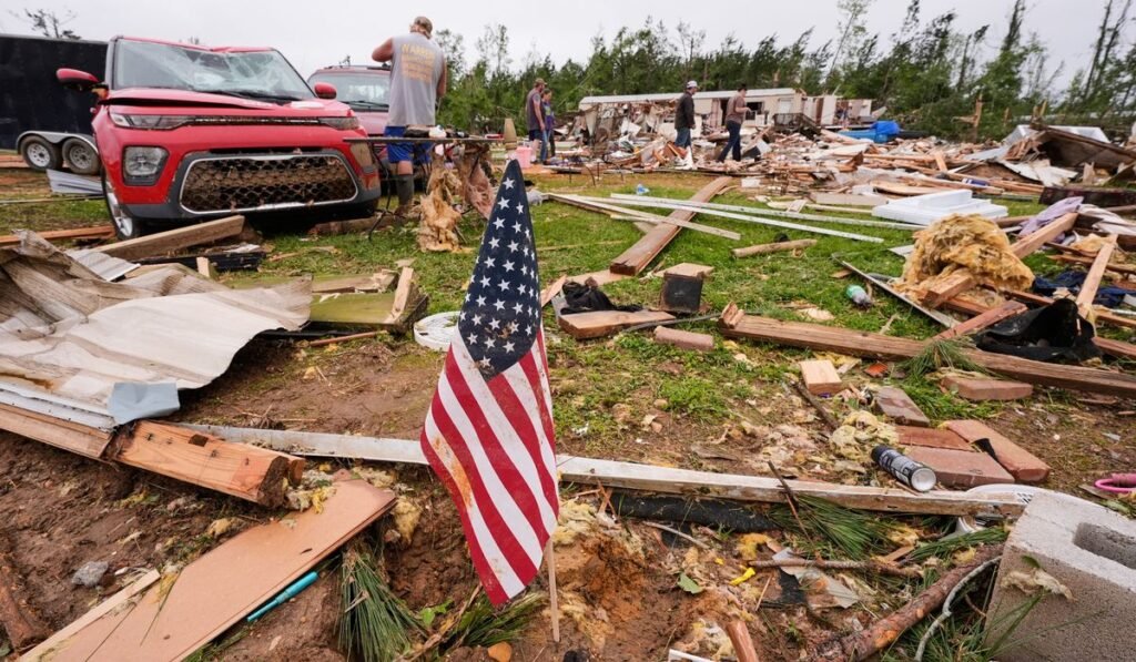 A kitten survives a tornado and his tiny meows bring rescue A kitten survives a tornado and his tiny meows bring rescue