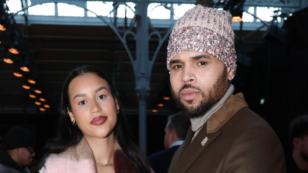 Affection For Jada Wallace At Boxing Match (Video) Affection For Jada Wallace At Boxing Match (Video)