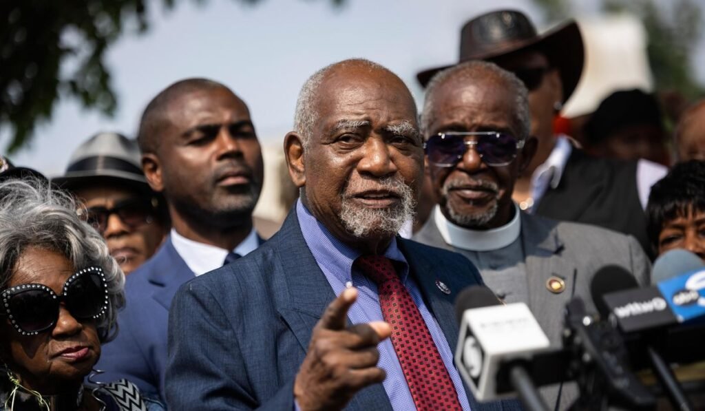 Aide to Democratic Rep. Danny Davis indicted for pandemic fraud