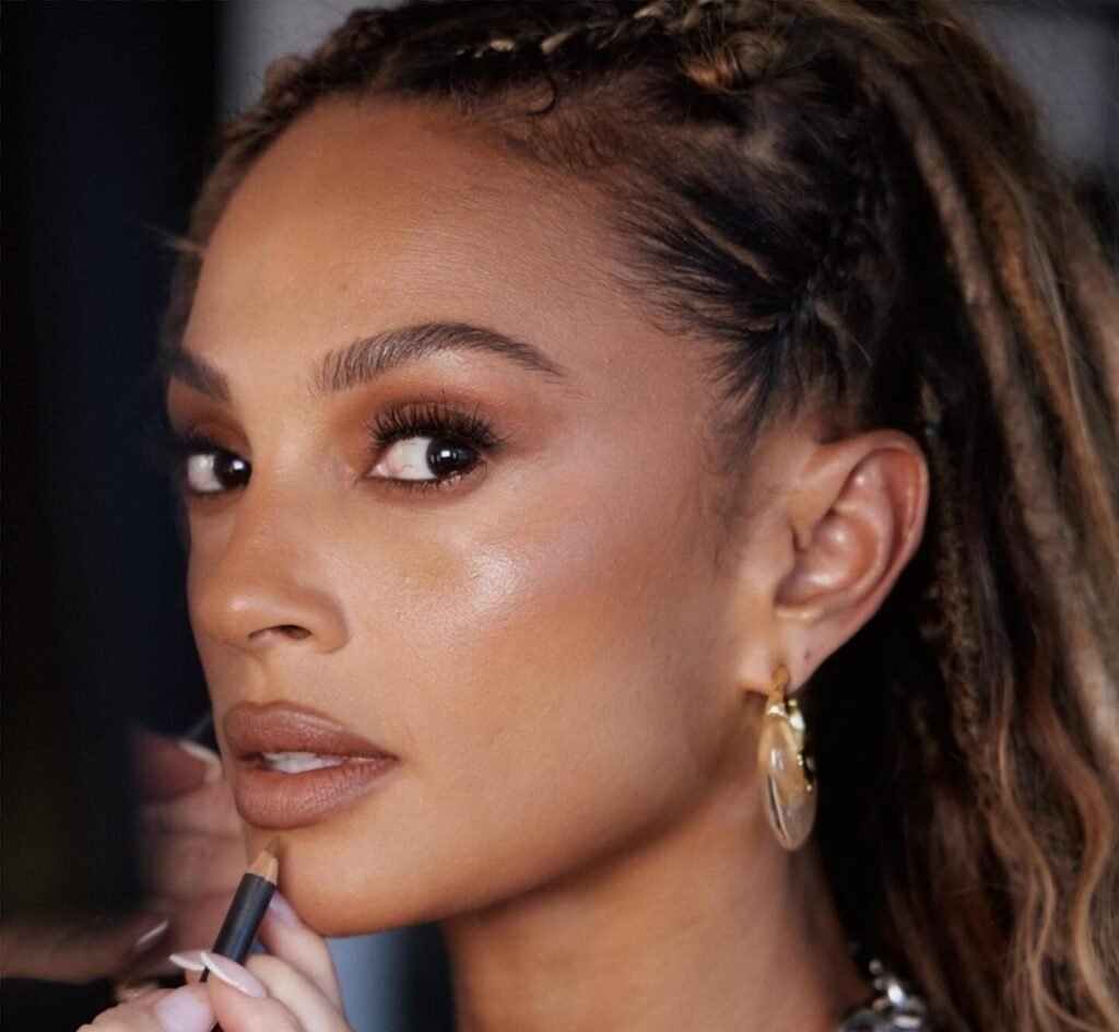 Alesha Dixon Steps Into The Vibe Room Alongside Griminal For A Joint Sit-Down Alesha Dixon Steps Into The Vibe Room Alongside Griminal For A Joint Sit-Down