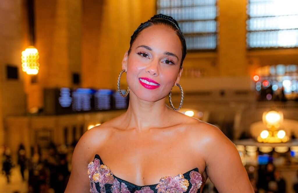 Alicia Keys Launches Songs In A Minor Anniversary Vinyl with Two Bonus Songs