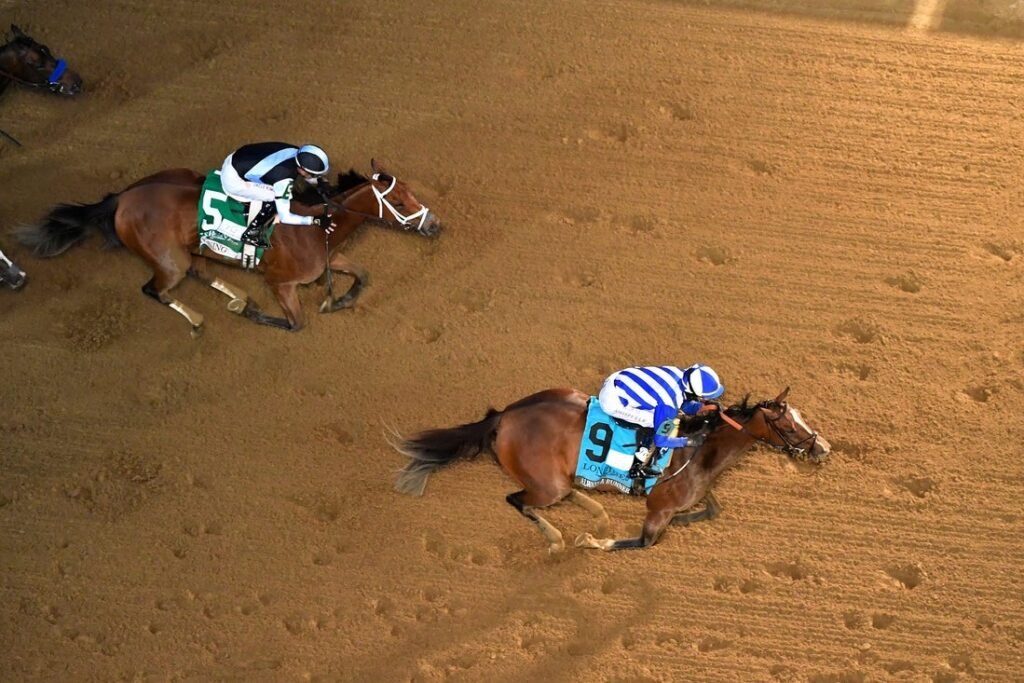 Always A Runner charges late to win Kentucky Oaks Always A Runner charges late to win Kentucky Oaks