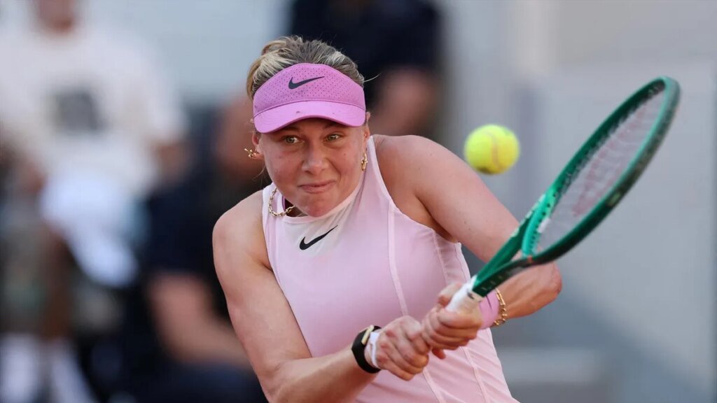 Amanda Anisimova returns to action, win first-round match in Paris
