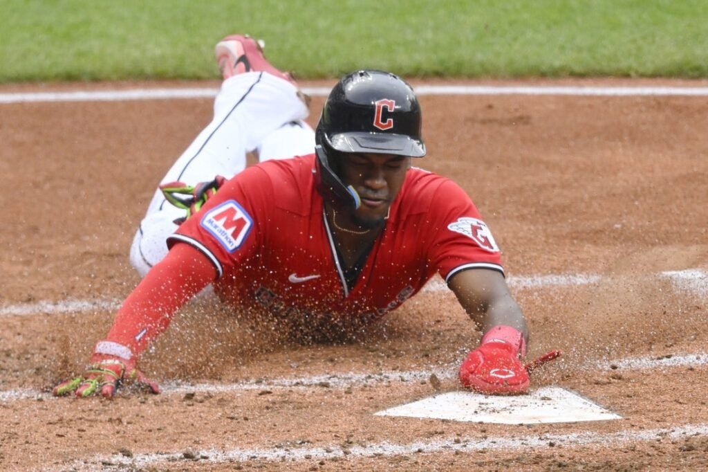 Angel Martinez helps Guardians rally past Reds