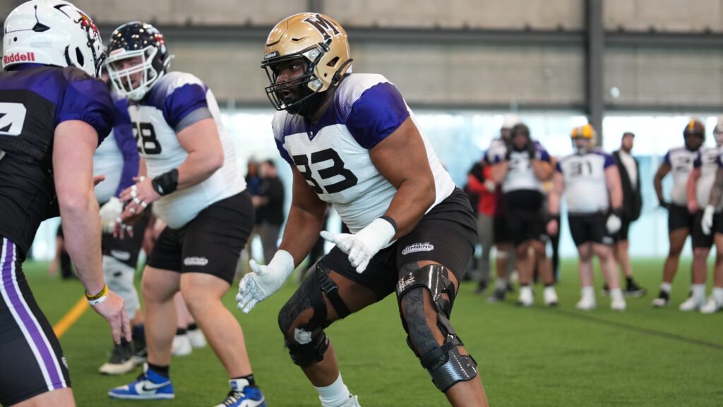 Argos sign National offensive lineman Victor Olaniran
