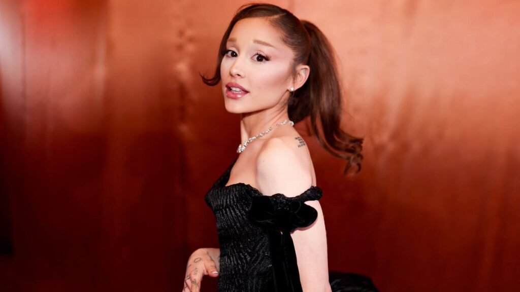 Ariana Grande Drops a Caption That Doubles as a Song Title to Watch Ariana Grande Drops a Caption That Doubles as a Song Title to Watch