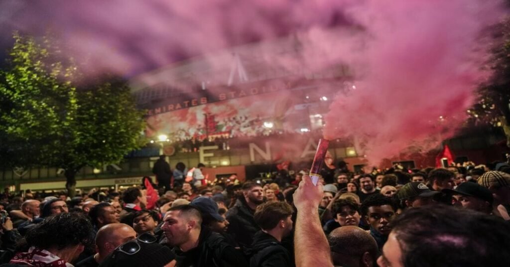 Arsenal fans celebrate title success after 22 years Arsenal fans celebrate title success after 22 years