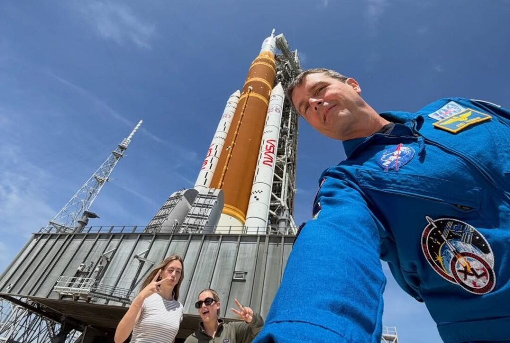 Astronaut Reid Wiseman Receives A Touching Gift From Daughter Katey Astronaut Reid Wiseman Receives A Touching Gift From Daughter Katey