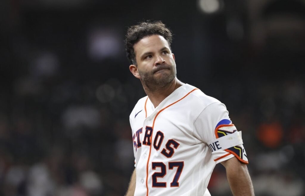 Astros 2B Jose Altuve placed on IL with Grade 2 left oblique strain