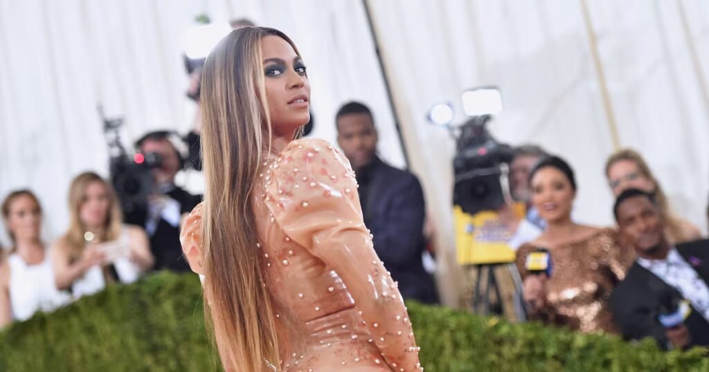 At the Met Gala, It’s All Eyes on the Bezoses