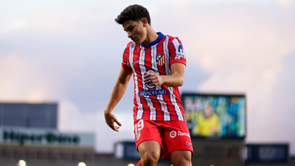 Atletico deny Barcelona offer for Julian Alvarez Atletico deny Barcelona offer for Julian Alvarez