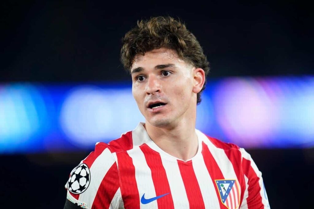 Barcelona close in on Alvarez after Deco meets player's agent in Catalonia