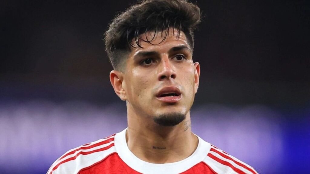Barcelona enquire about signing of €52m Arsenal defender Barcelona enquire about signing of €52m Arsenal defender
