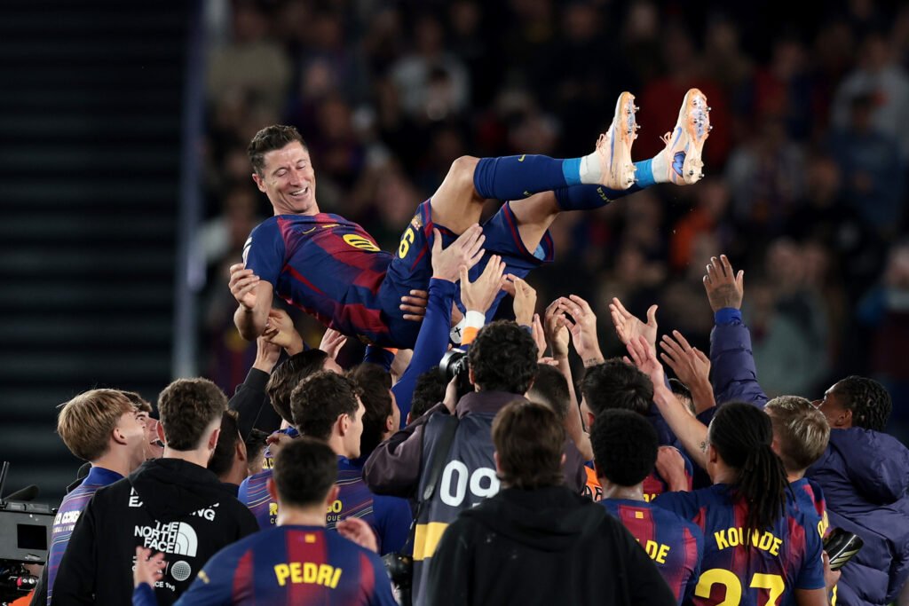 Barcelona make history in Lewandowski's final Camp Nou match