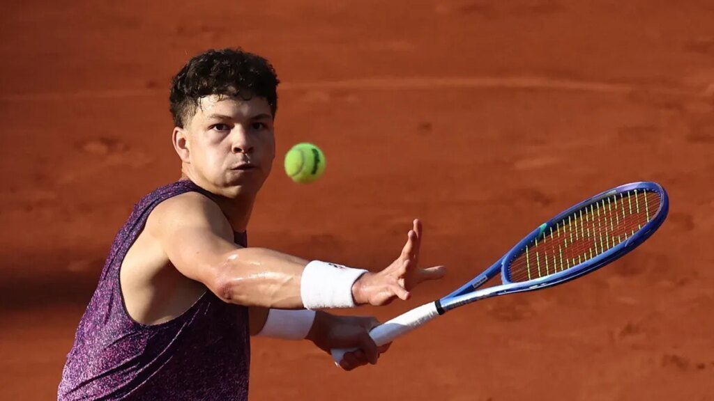 Ben Shelton cruises, Stan Wawrinka says farewell at French Open