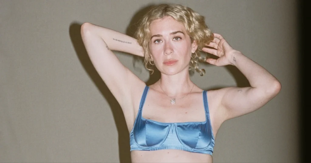 Blondshell previews new album with “Heart Has to Work So Hard” Blondshell previews new album with “Heart Has to Work So Hard”