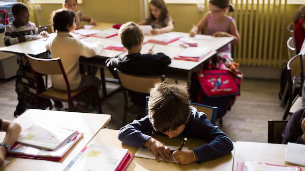 Boys are falling behind in school, and some experts say it starts in kindergarten Boys are falling behind in school, and some experts say it starts in kindergarten