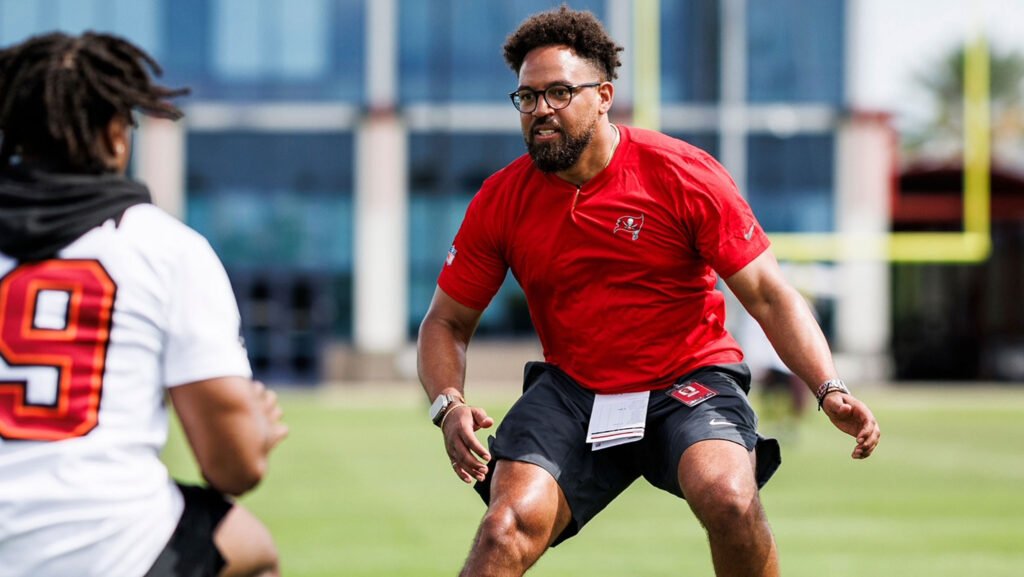 Brown embracing coaching journey with Montreal through Diversity in Football Program Brown embracing coaching journey with Montreal through Diversity in Football Program