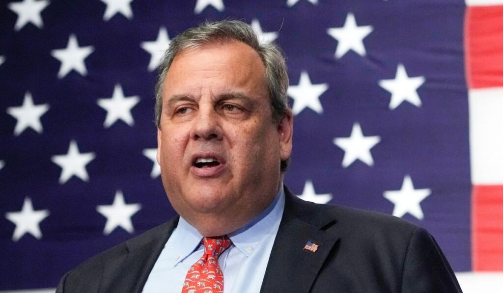 Bruce Springsteen bypasses Chris Christie’s handshake in viral clip