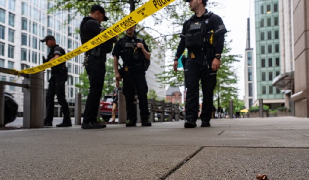 Bystander in serious condition after fatal shooting near White House checkpoint Bystander in serious condition after fatal shooting near White House checkpoint