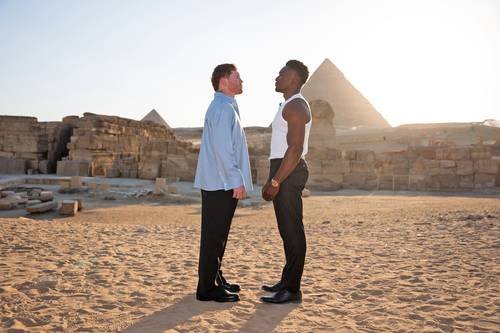 Canelo sostiene cara a cara con Mbilli frente a las pirámides de Giza Canelo sostiene cara a cara con Mbilli frente a las pirámides de Giza