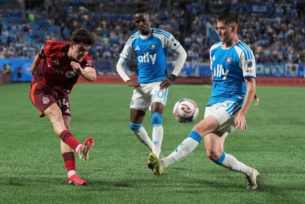 Charlotte halts 5-game winless streak, extends Toronto's to 7